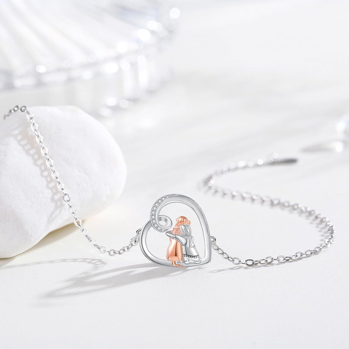 Heart-shaped bracelet: a bond between people and pets