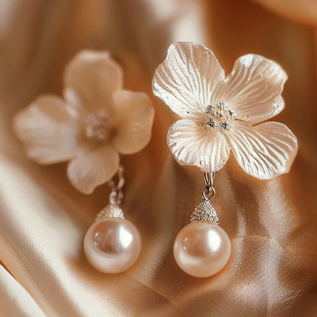 Elegant floral earrings with freshwater pearls and sparkling details