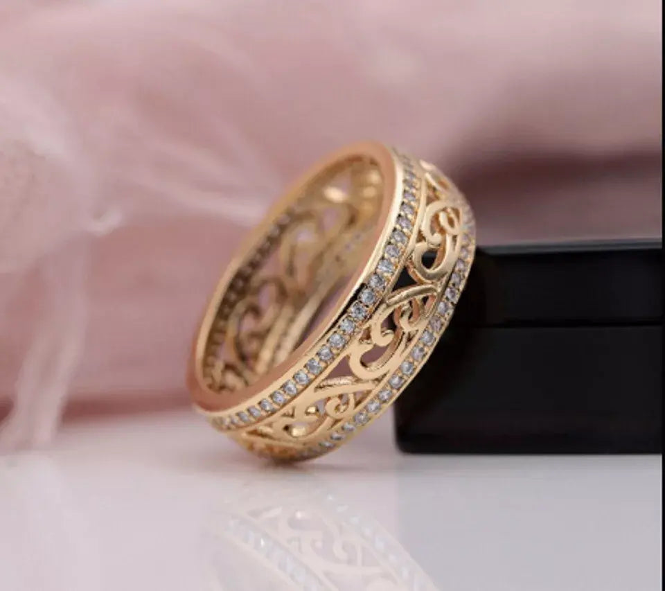 Elegant Ring with Filigree Design and Cubic Zirconia