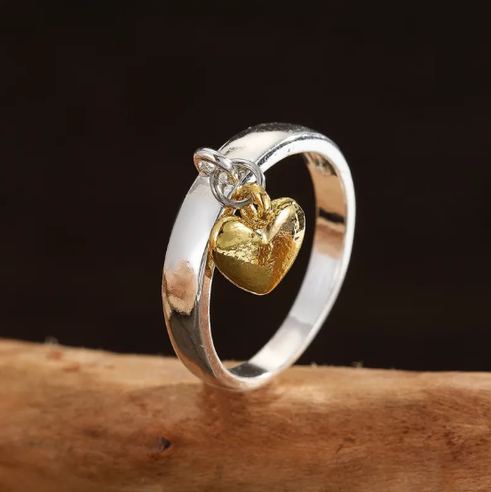 Retro-Style Women's Ring