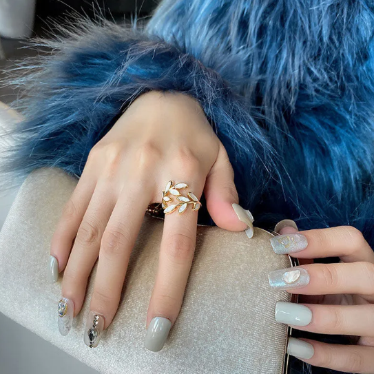 Pearl Shell Ring with Leaf