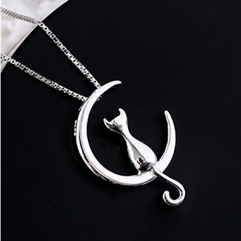 Cute Crescent Moon Cat Necklace for Elegant Ladies