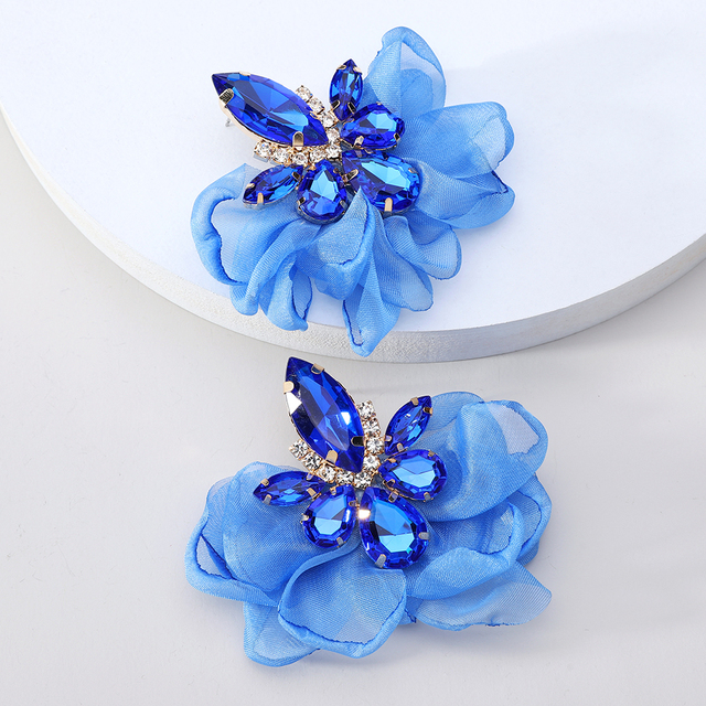 Glamorous earrings featuring rhinestones and delicate floral motifs