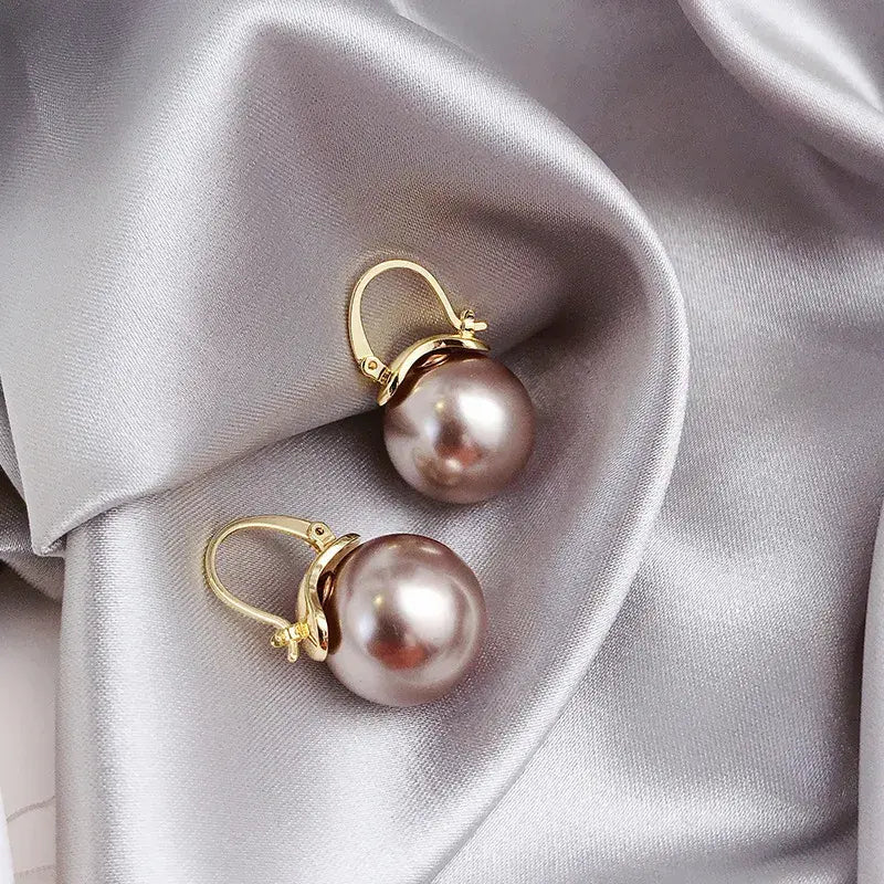 Elegant earrings featuring sparkling pearls in a stylish design
