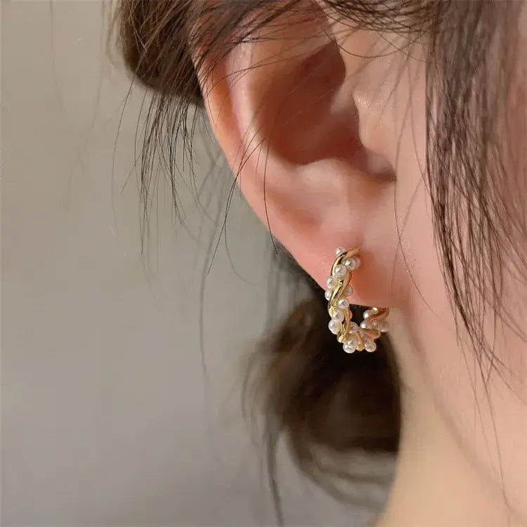 Curved Earrings with Elegant Pearl Details