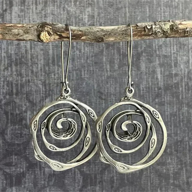 Beautiful spiral earrings with a labyrinth design