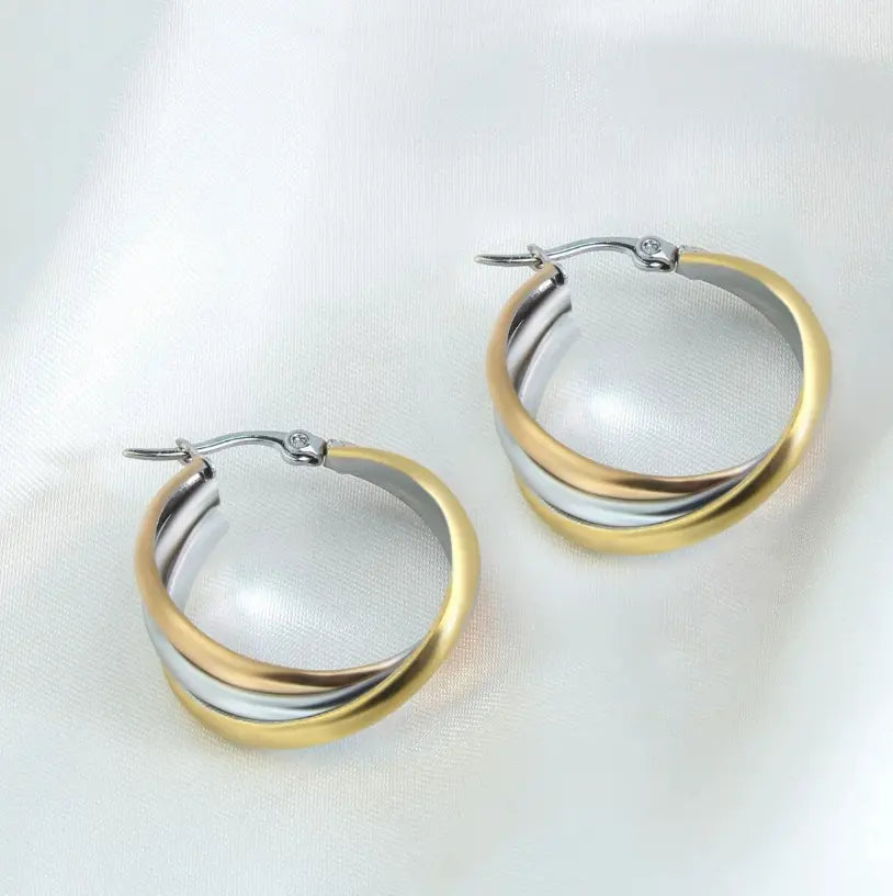 Three-colour hoop earrings for women, crafted from a blend of polished metals