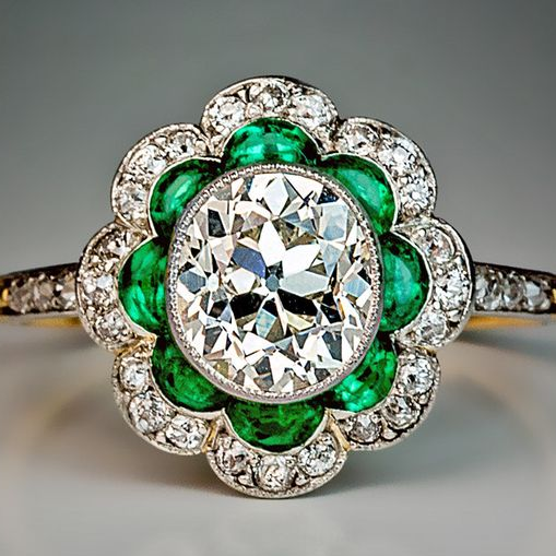 Vintage Ring with Emerald Crystal