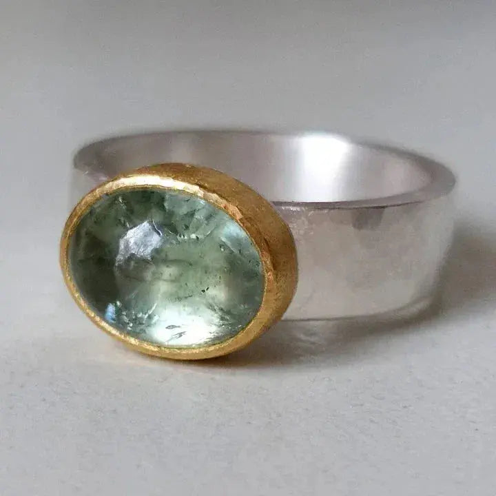 Green Vintage Ring with Round Stone