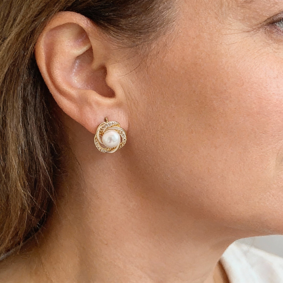 Elegant Pearl Earrings with Rhinestones in Spiral Floral Design