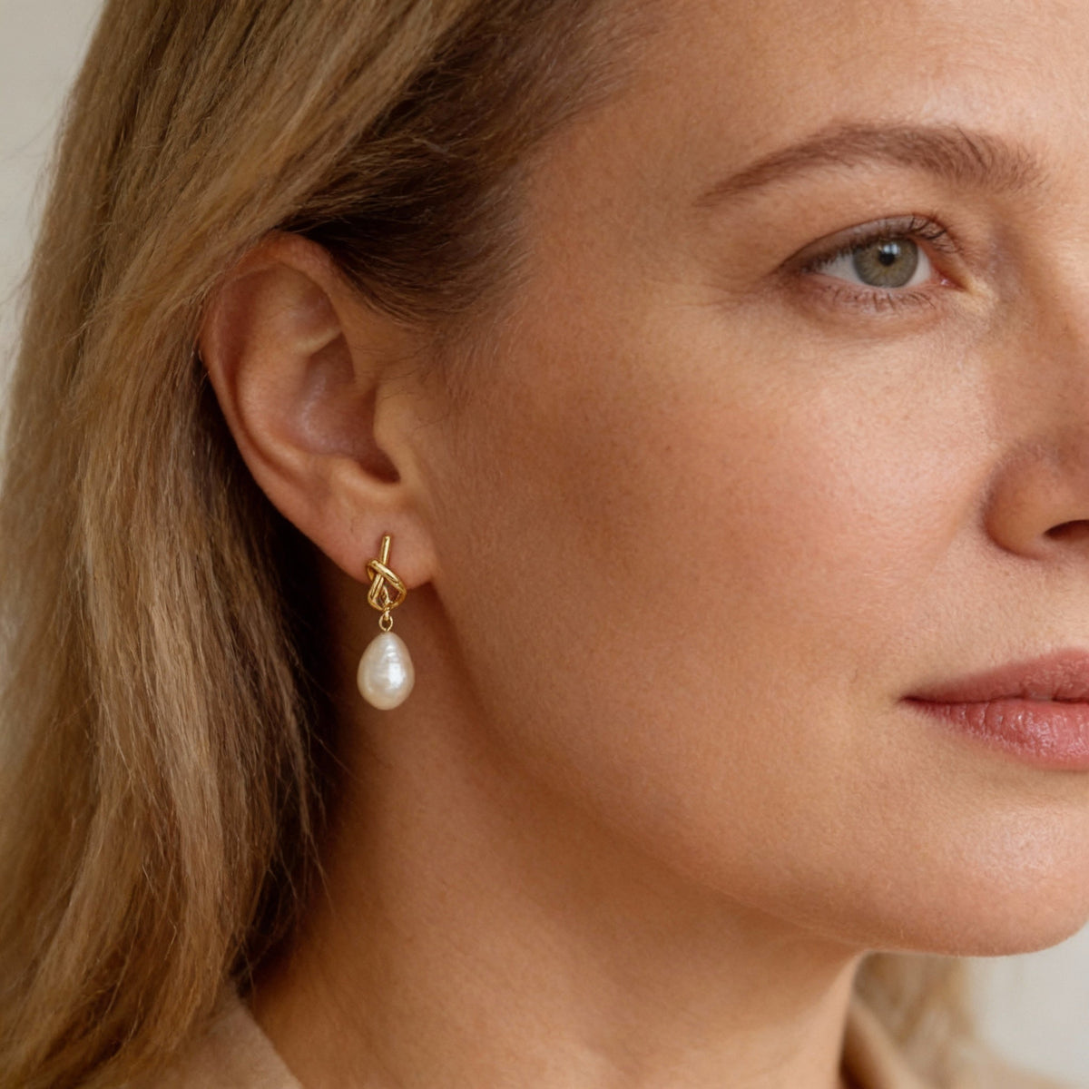 Elegant knotted earrings with white freshwater pearls