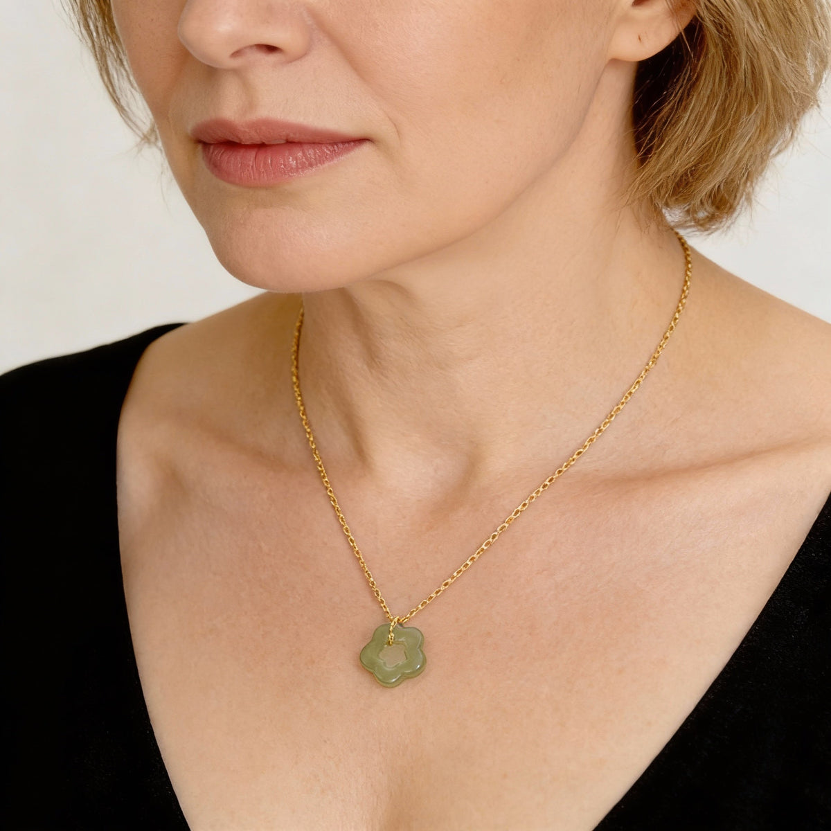 Elegant Women's Necklace with Jade Flower Pendant