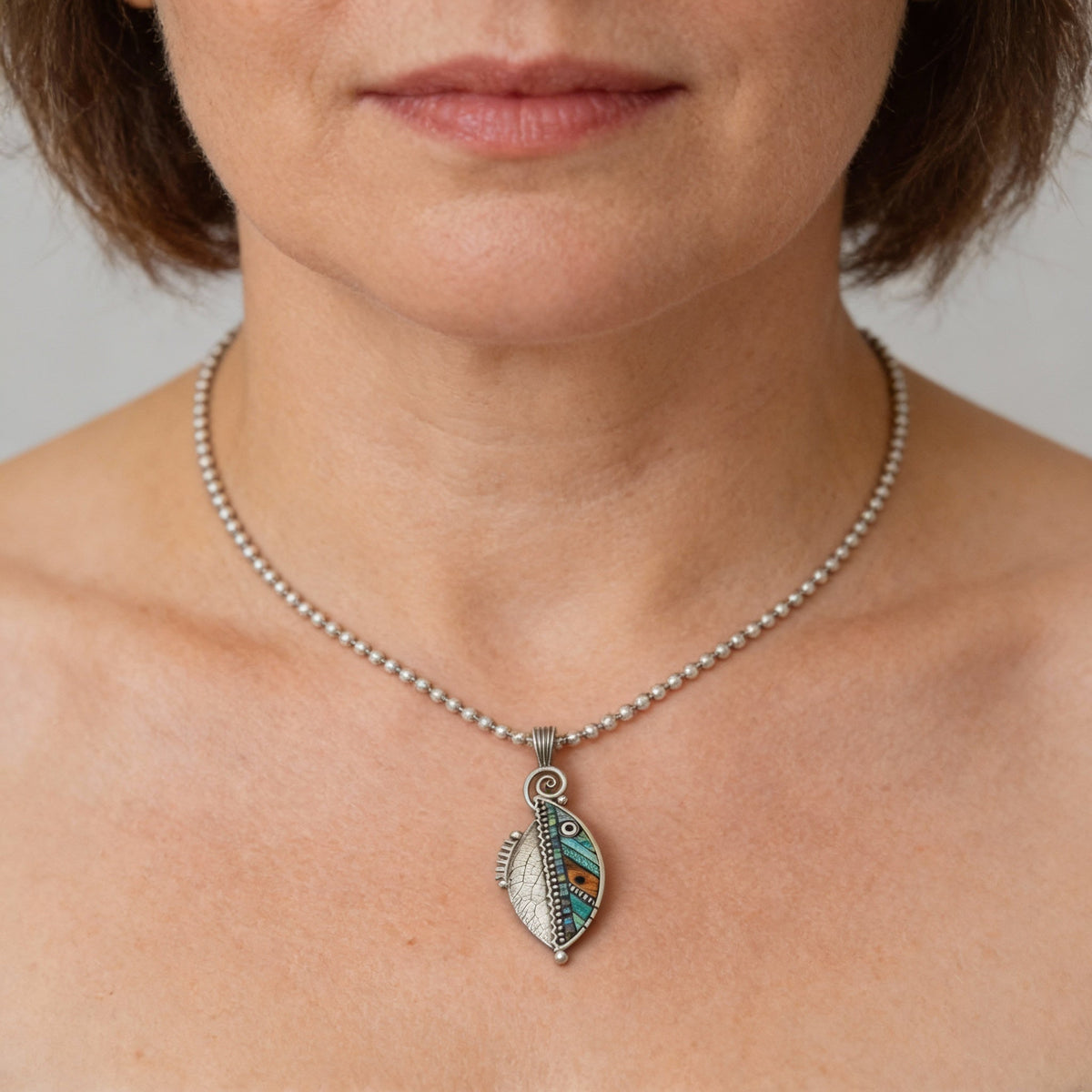Leaf Pendant with Sparkling Inlays and Filigree Chain