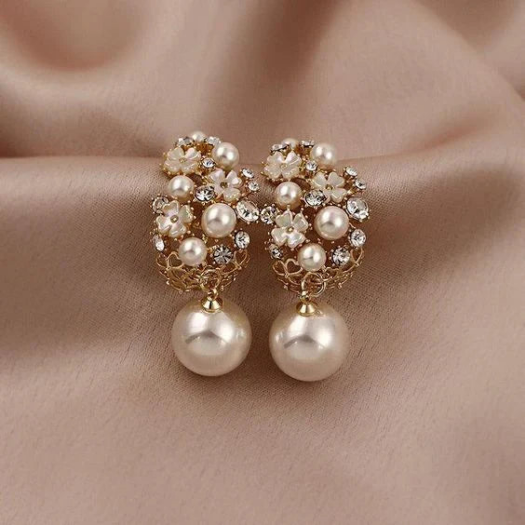 Elegant Flower Earrings with Pearls and Sparkling Rhinestones