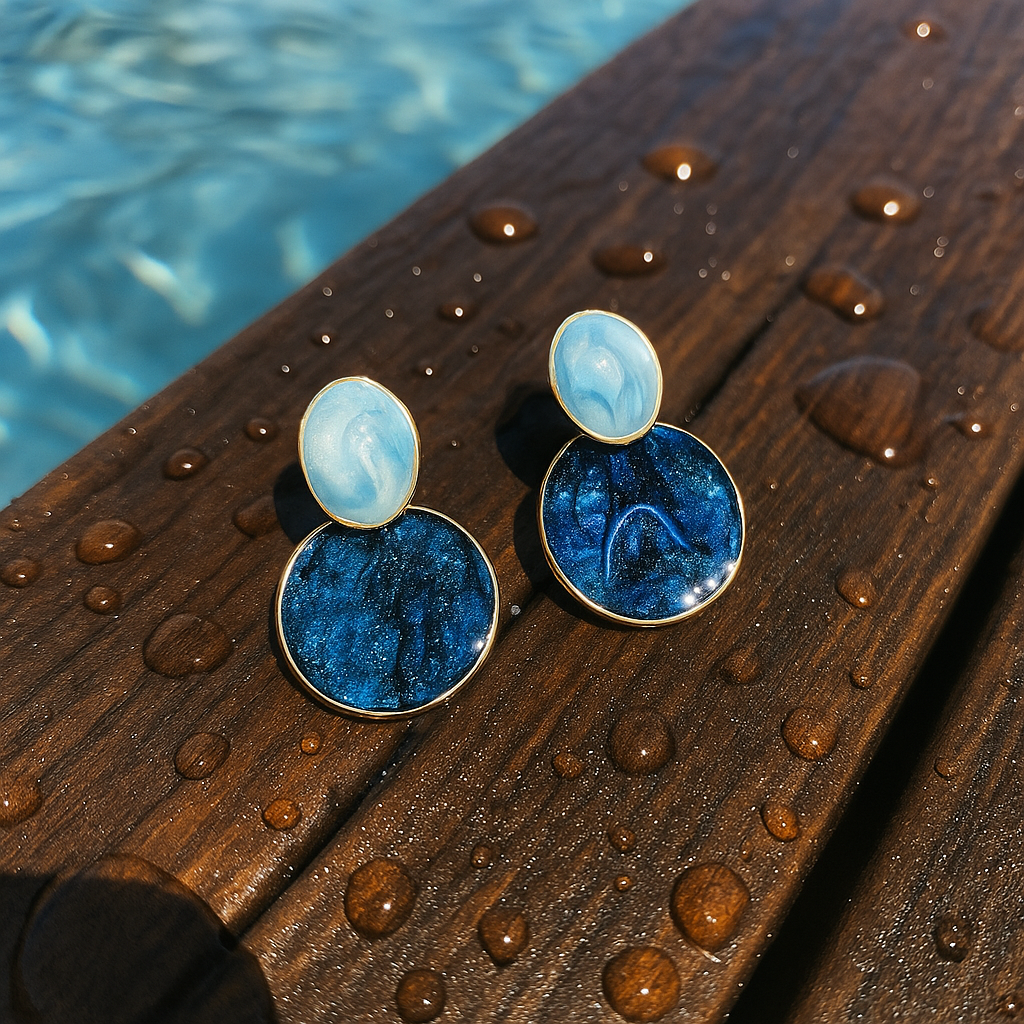 Eye-catching earrings in navy blue enamel with a glossy finish