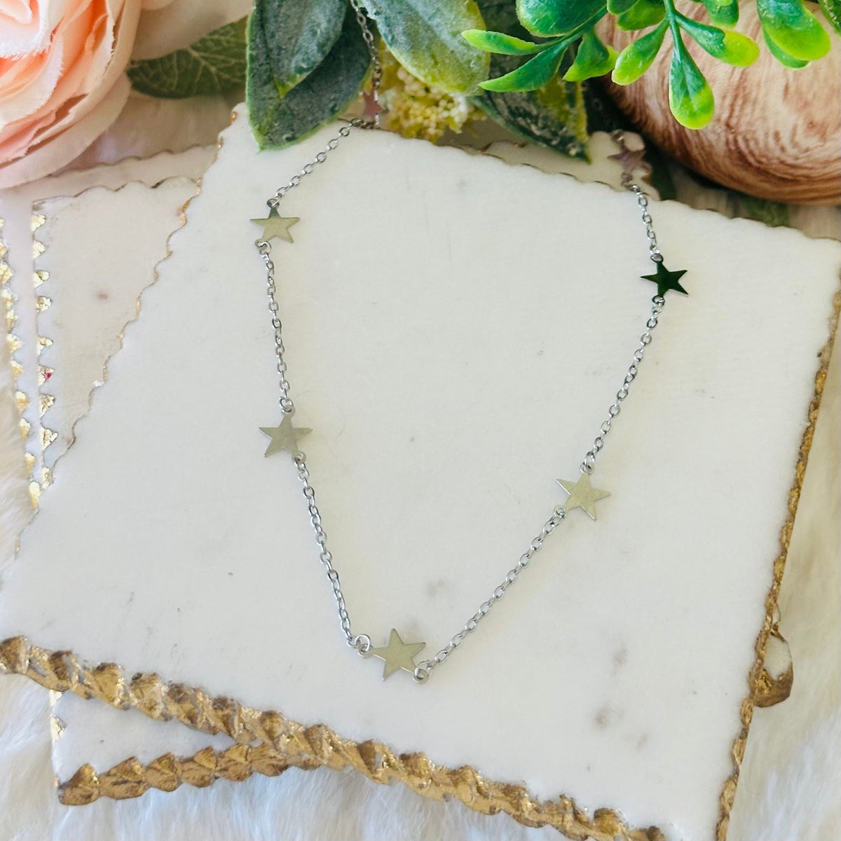 Delicate Star Necklace with Filigree Chain for a Celestial Look