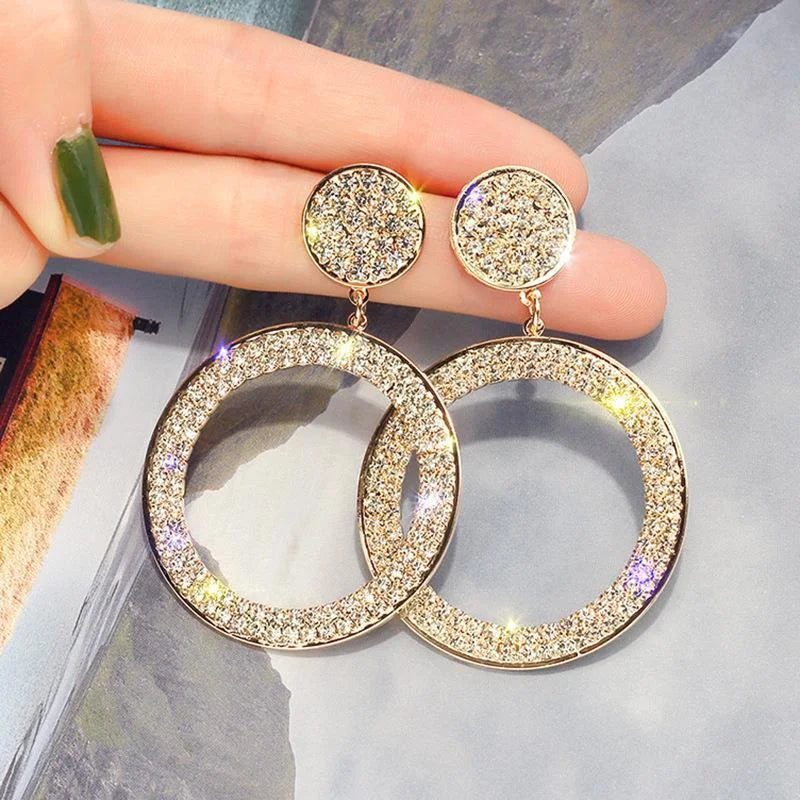 Shiny crystal hoop earrings with round pavé earrings