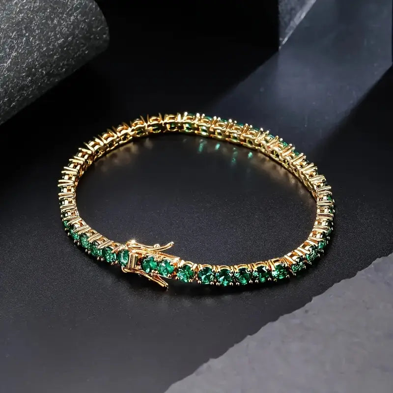 A sparkling emerald-green tennis bracelet for timeless elegance