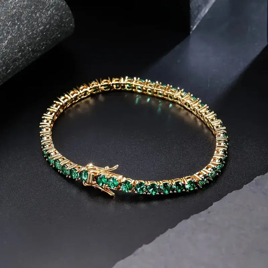 A sparkling emerald-green tennis bracelet for timeless elegance