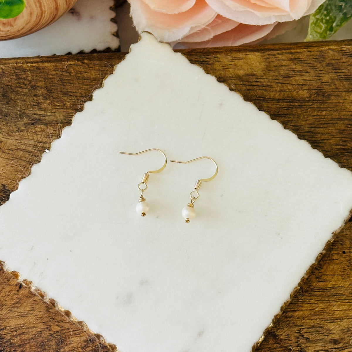 Delicate Freshwater Pearl Earrings with an Elegant Design