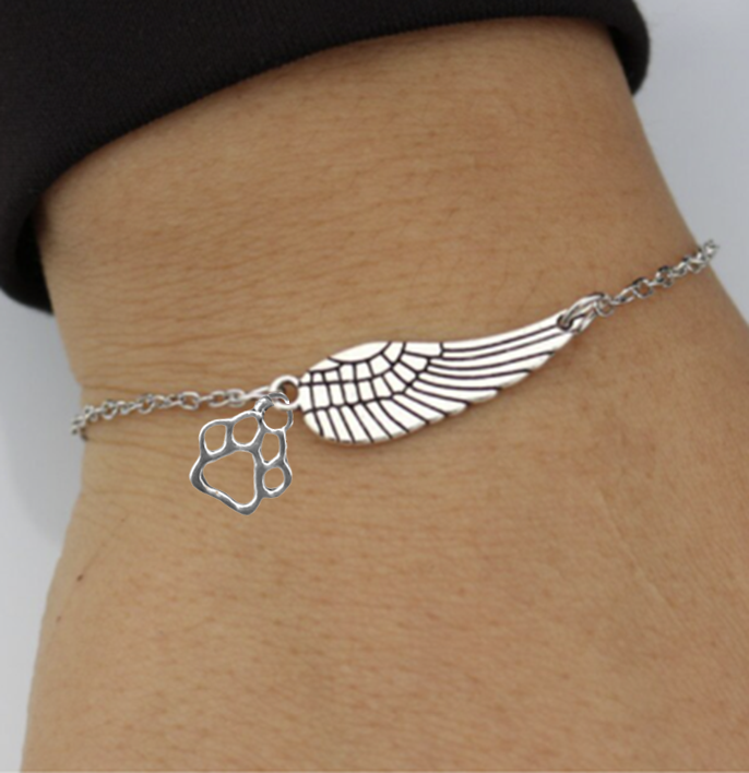 Bracelet featuring an angel’s wing print to commemorate pets