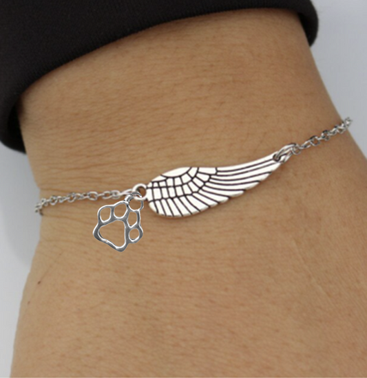 Bracelet featuring an angel’s wing print to commemorate pets