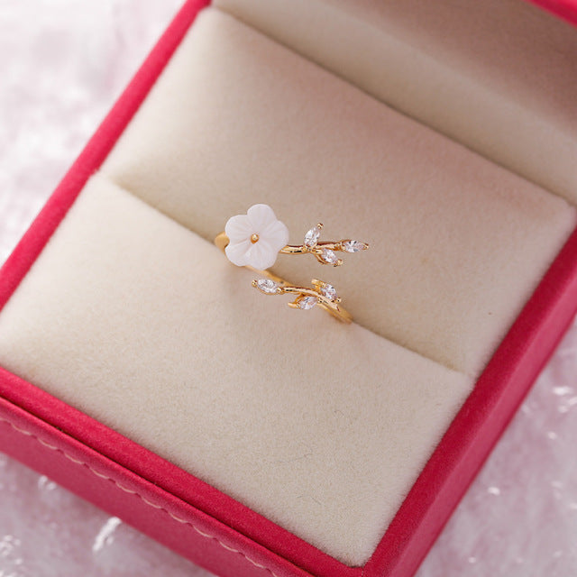 Adjustable Vintage Ring with Leaf