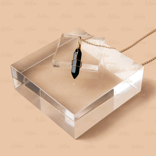 Elegant Necklace with Wire-Wrapped Stone Crystal Pendant in Various Colors