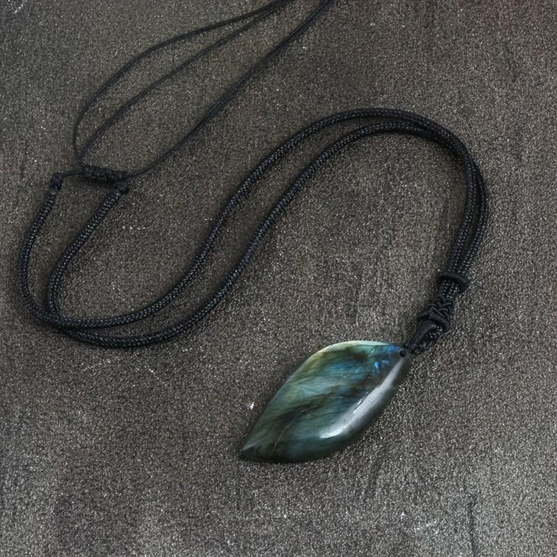Natural Labradorite Pendant Necklace with Fascinating Blue Flash