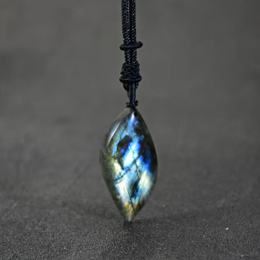 Natural Labradorite Pendant Necklace with Fascinating Blue Flash