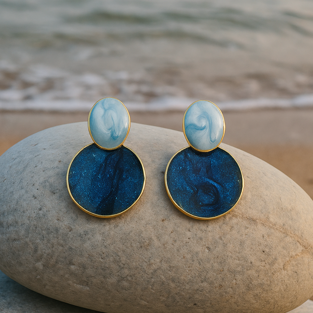 Eye-catching earrings in navy blue enamel with a glossy finish