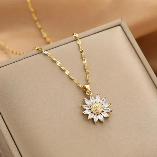 Sparkling Daisy Necklace with Cubic Zirconia Crystals for Women