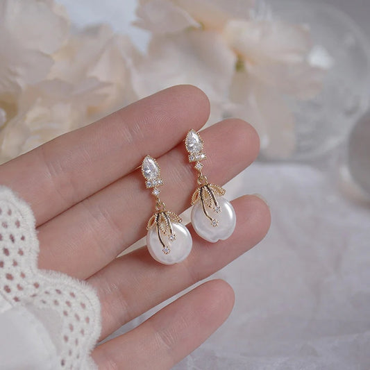Elegant Dangle Earrings with Rhinestones and Freshwater Pearls