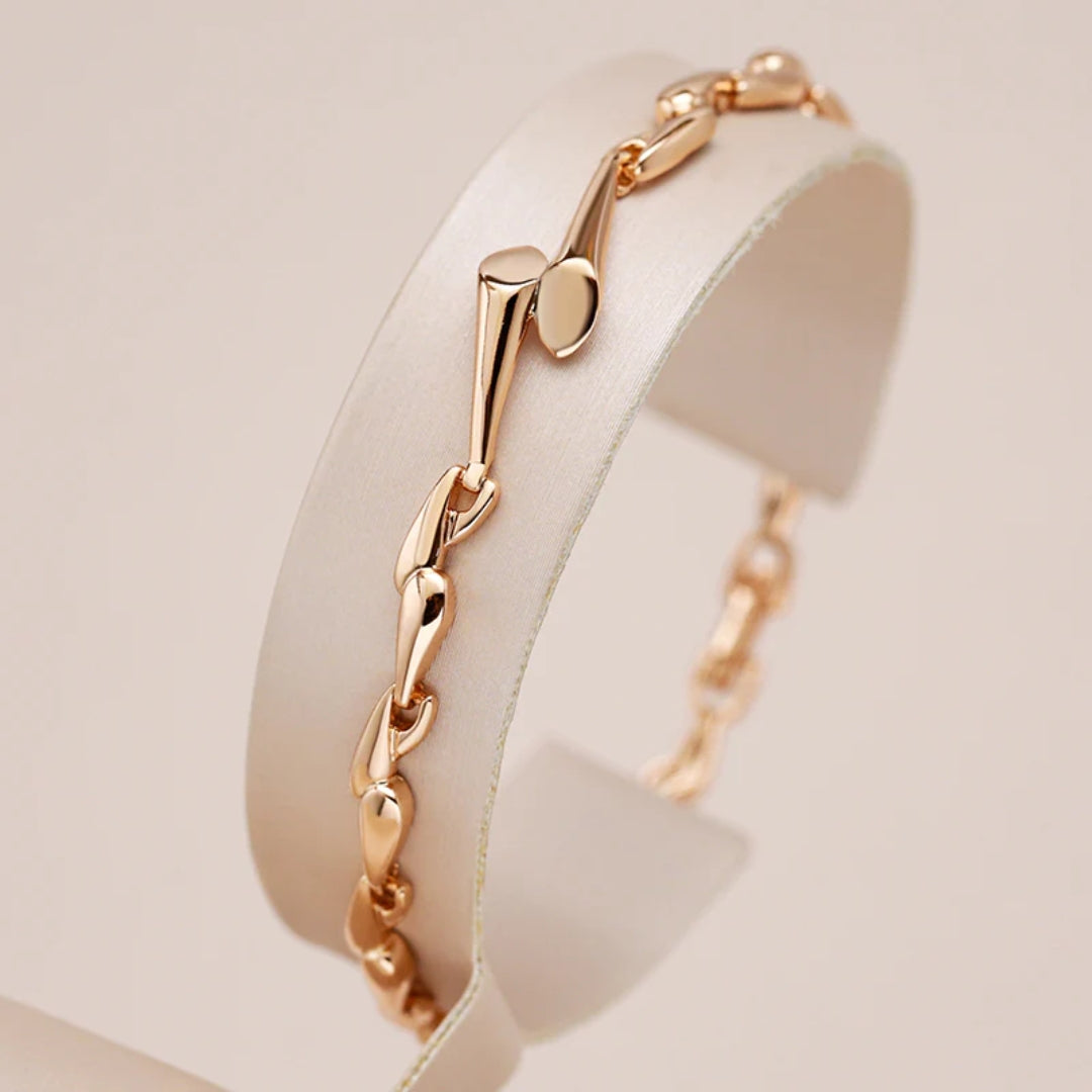 Pink link bracelet for women: elegant and simple with a modern twist