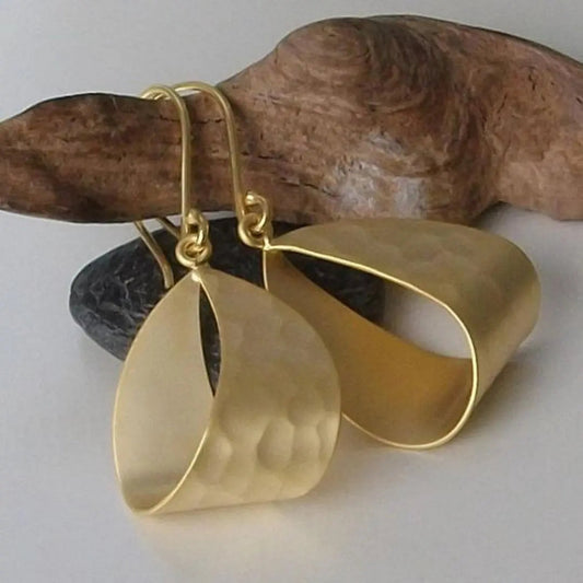 Elegant gold-plated earrings with a modern hammered finish