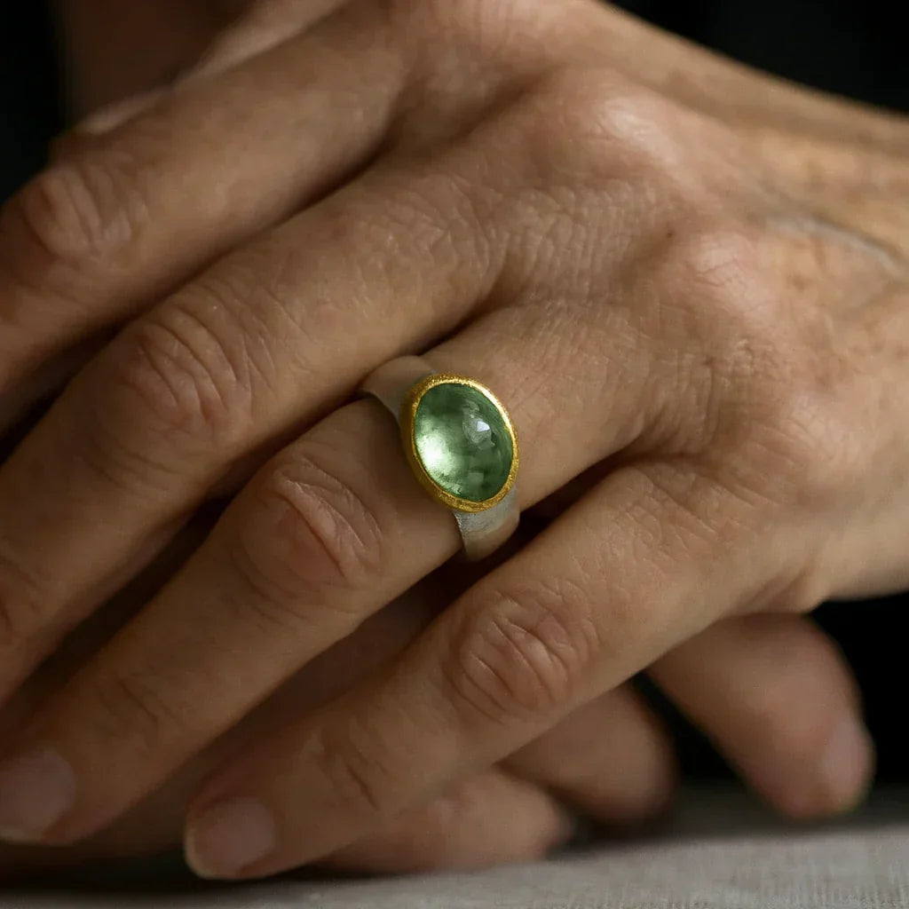 Green Vintage Ring with Round Stone