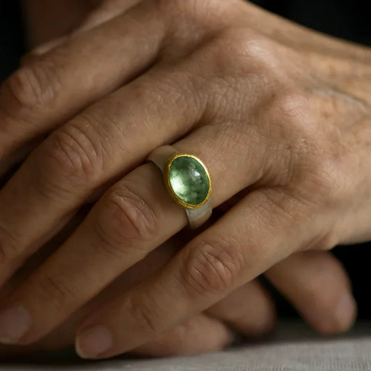 Green Vintage Ring with Round Stone