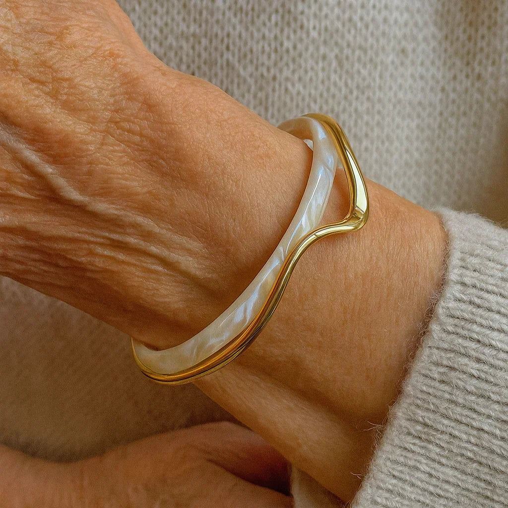 Modern bracelet with a wave-pattern design in mother-of-pearl and metal