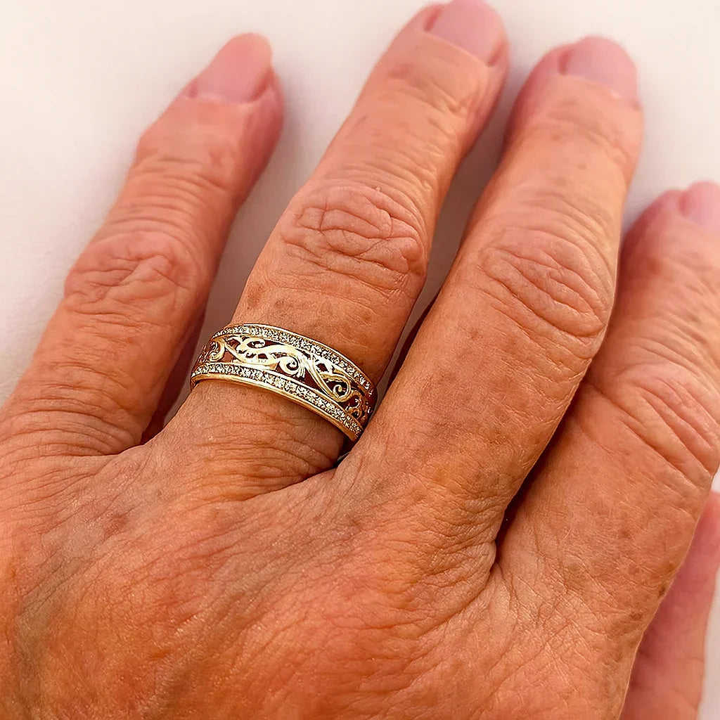 Openwork Ring with Golden Shine