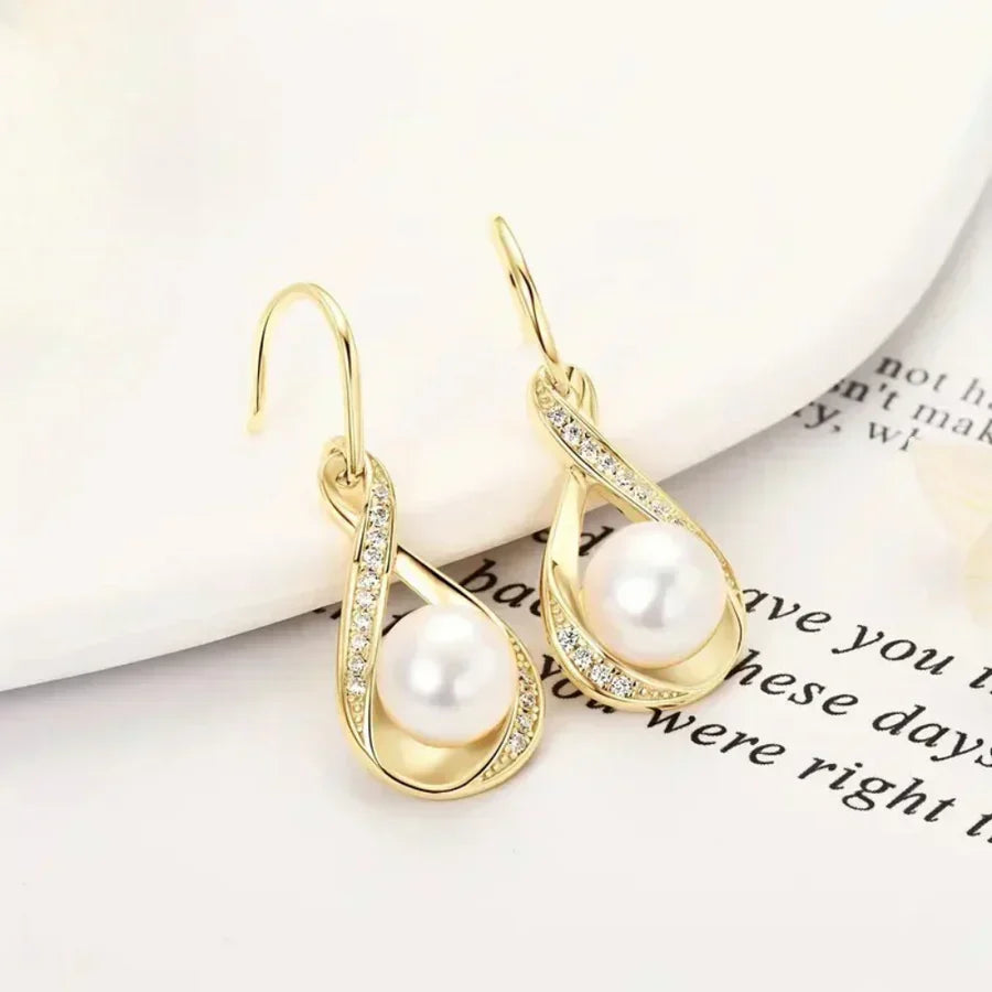 Elegant earrings with freshwater pearls and sparkling cubic zirconia