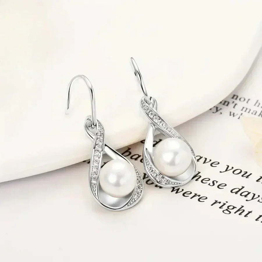 Elegant earrings with freshwater pearls and sparkling cubic zirconia