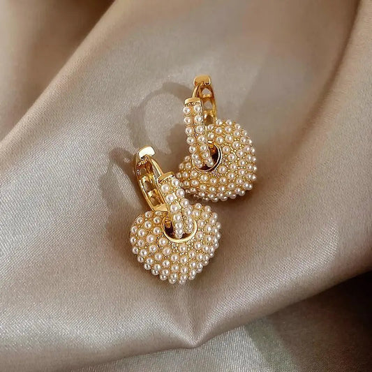 Gold-plated heart-shaped earrings with a fold-out pearl trim