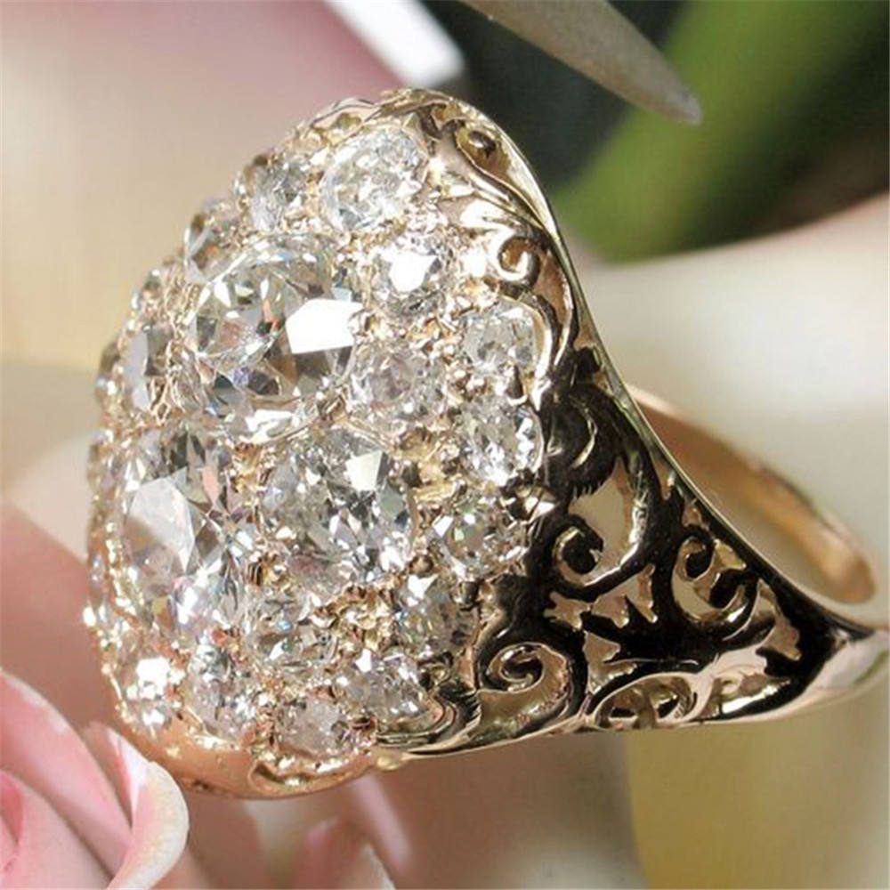 Round Vintage Gold Ring with Diamonds