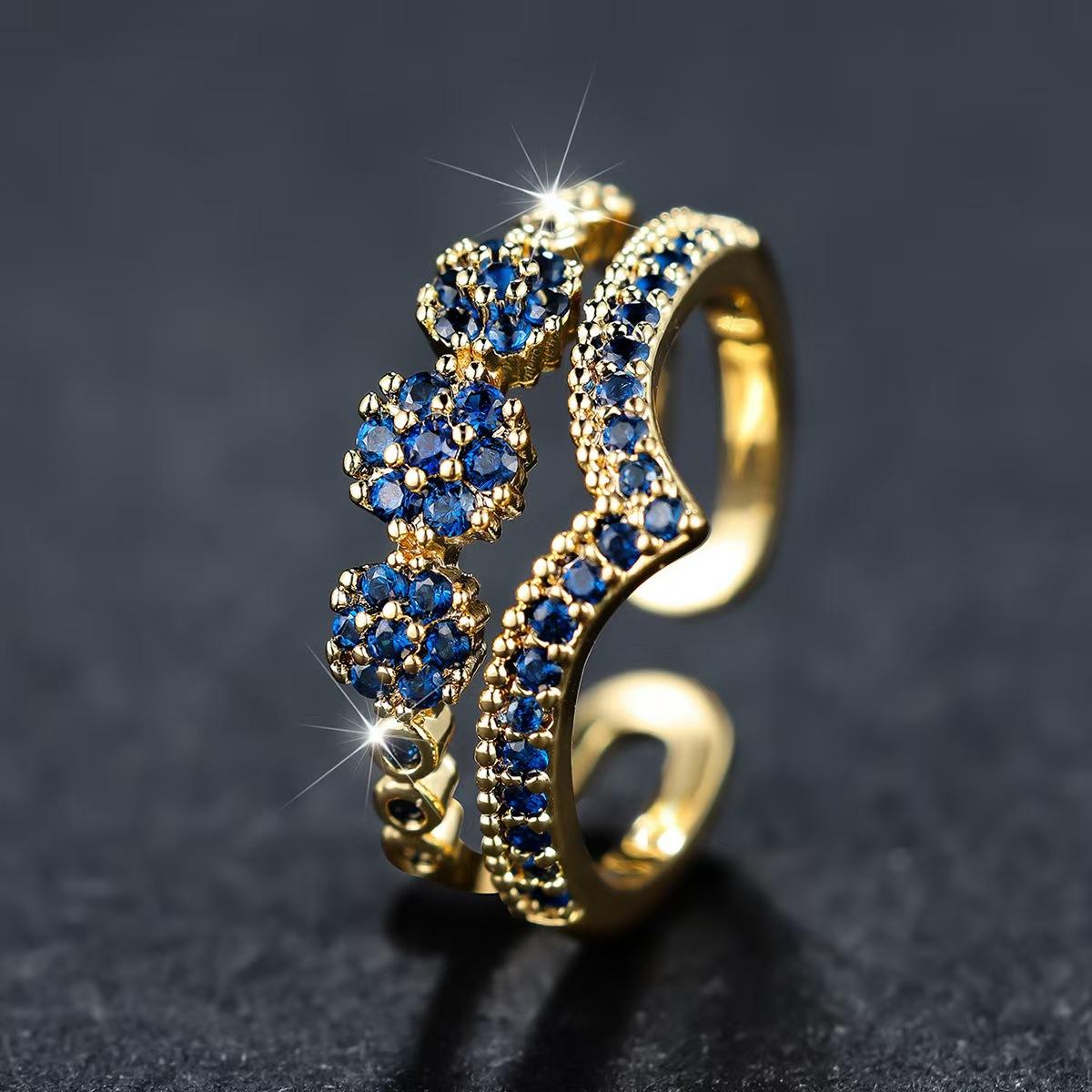 Emerald Crown Ring — Royal Elegance in Your Hands