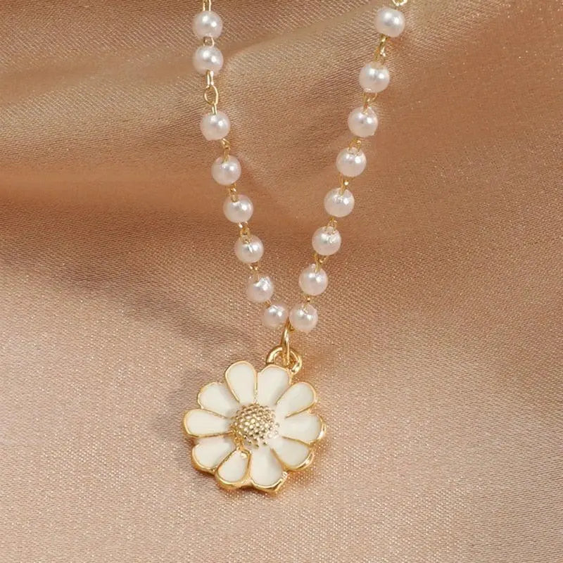 Delicate Pearl Necklace with Daisy Pendant for Women