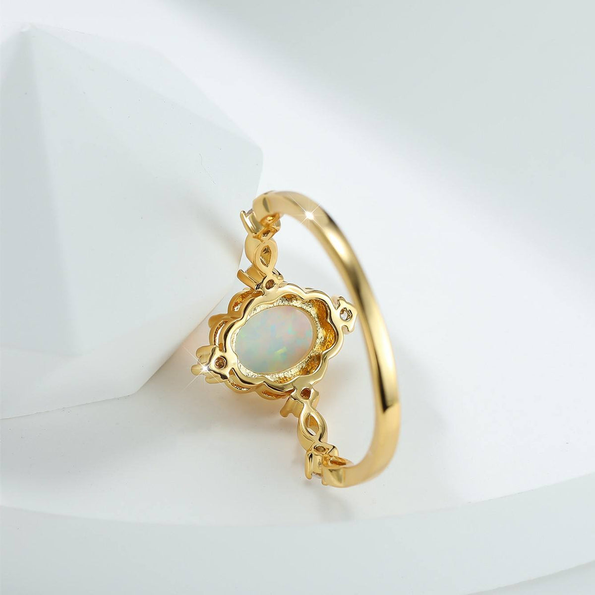 Elegant Vintage Ring with Opal and Cubic Zirconia