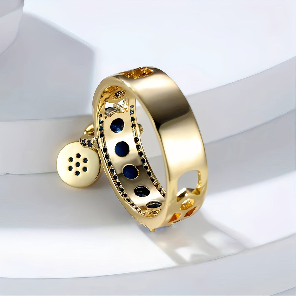 Antique Luxury Ring with Sapphires and Gold Plating