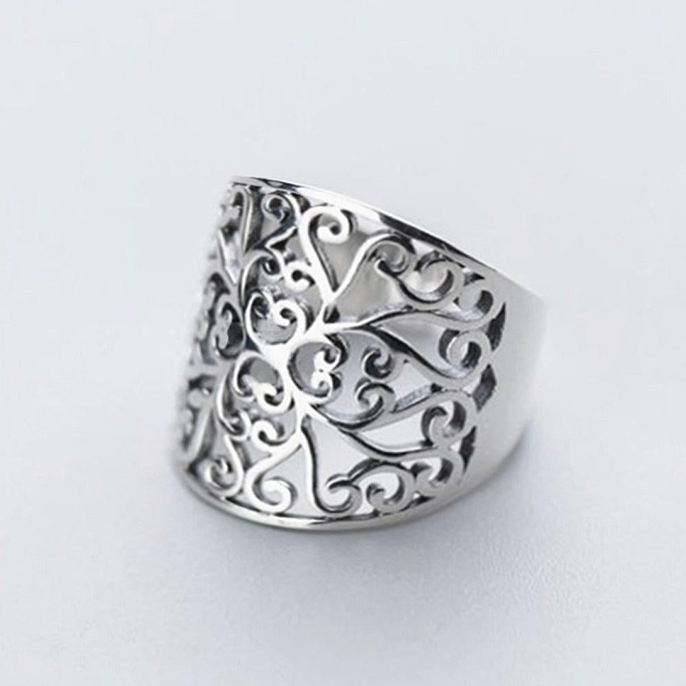 Vintage Ring with Heart Design