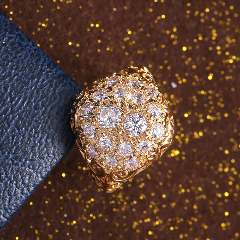 Round Vintage Gold Ring with Diamonds