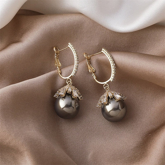 Elegant earrings with pearls and sparkling cubic zirconia